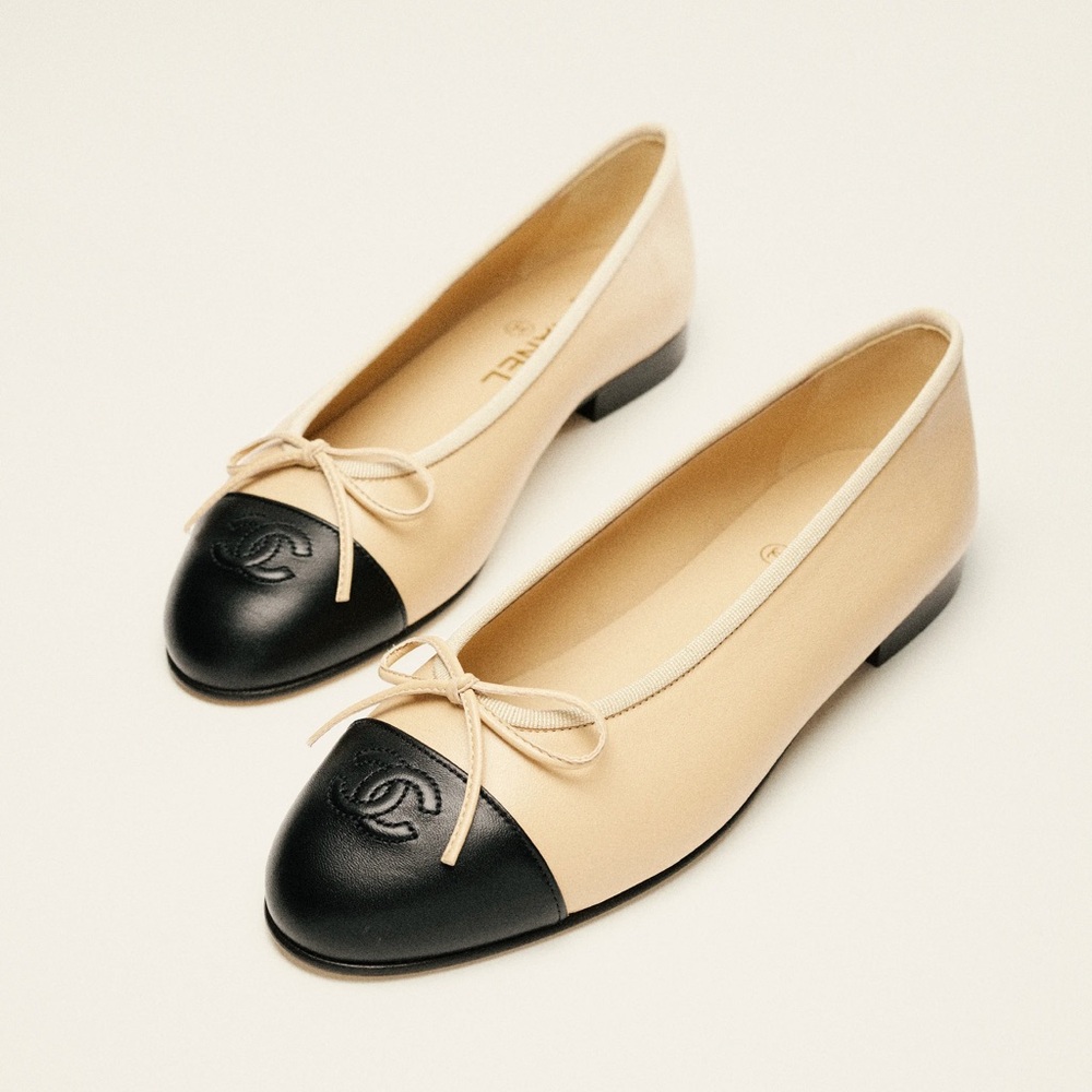 CHANEL Cream and Black Cap-Toe Flats with Bow Detail